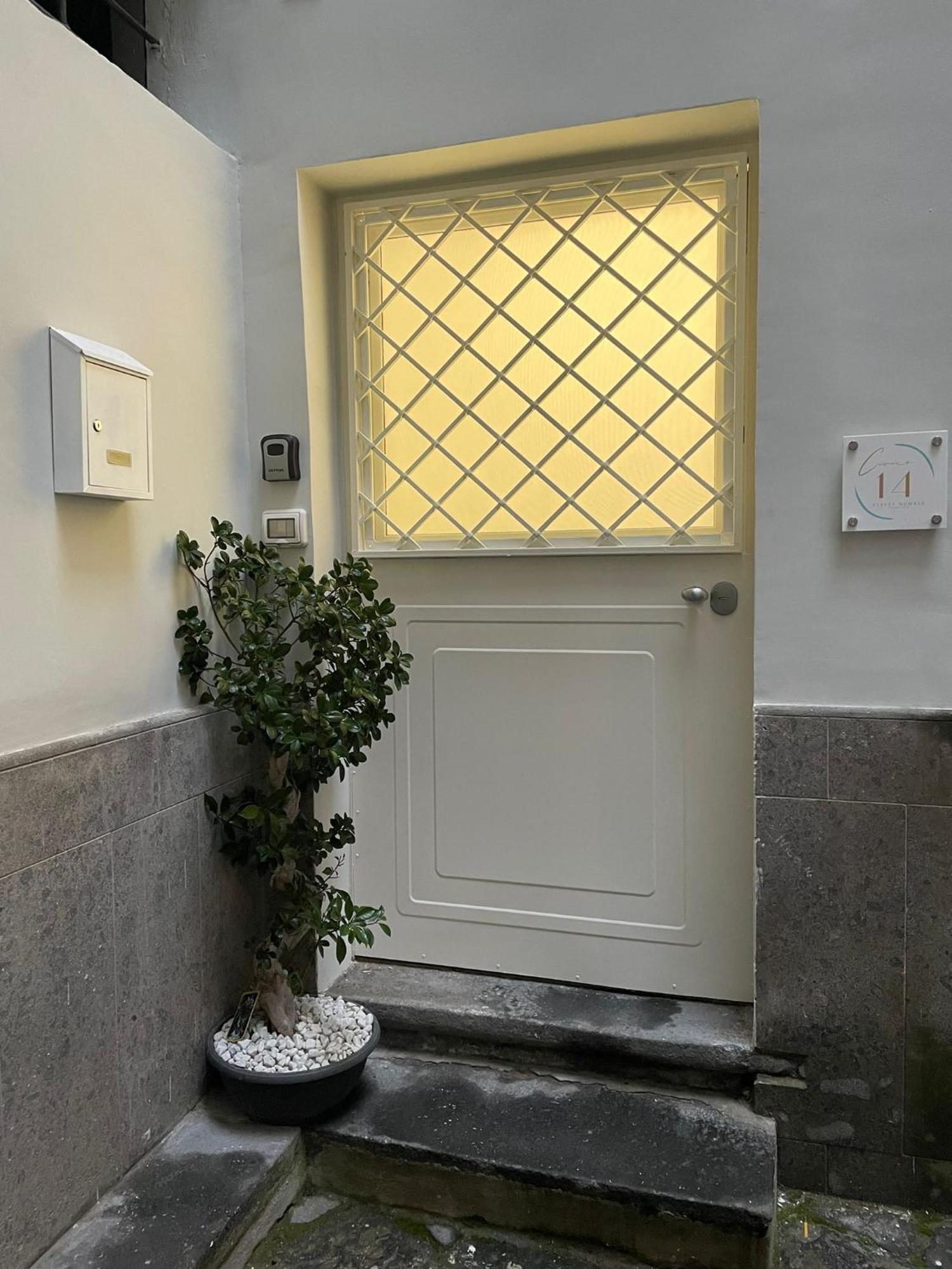 Civico 14 Chiaia Naples